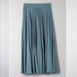 COPY - Aritzia Twirl Skirt
Pleated, chiffon midi skirt -M